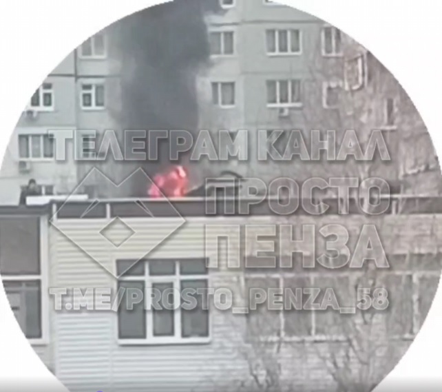 В Пензе на улице Ладожской на крыше детского сада заметили огонь