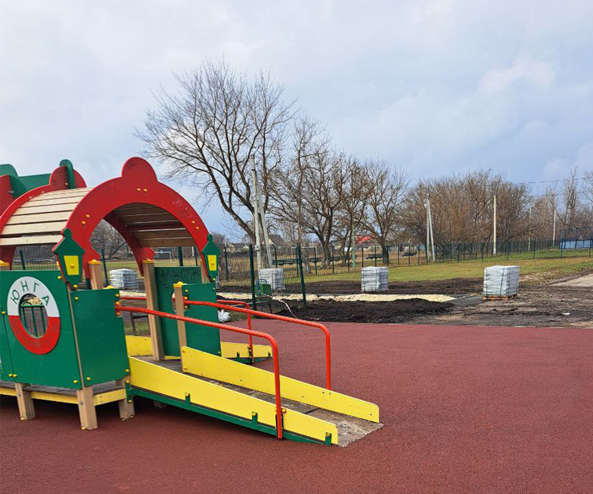 В Земетчино появился новый детский городок