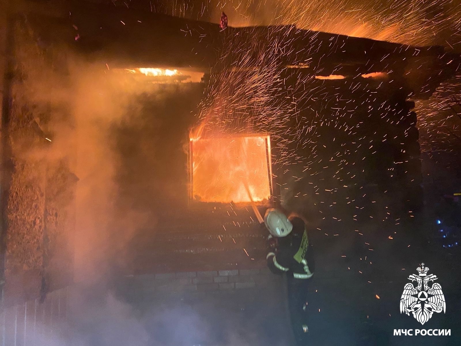 Два дома сгорели в селе Кузнецкого района