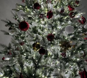 Теплая осень отложила спрос на новогодние украшения