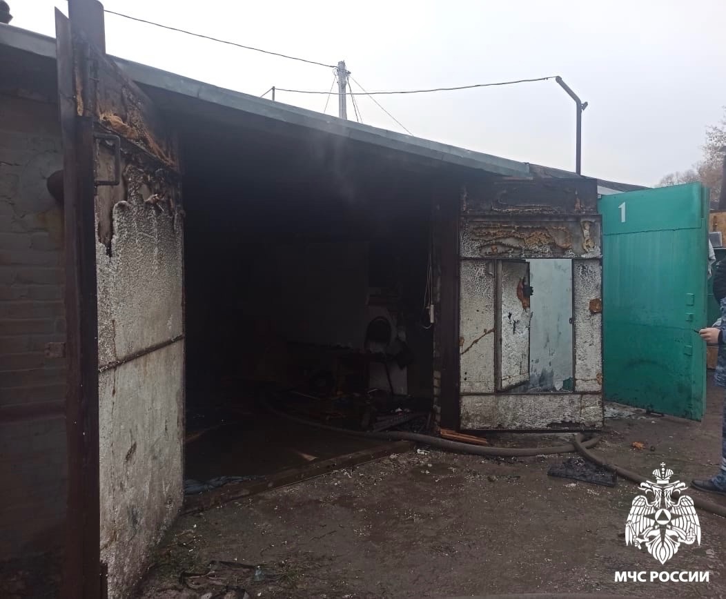 В Кузнецке 9 пожарных тушили огонь в гараже