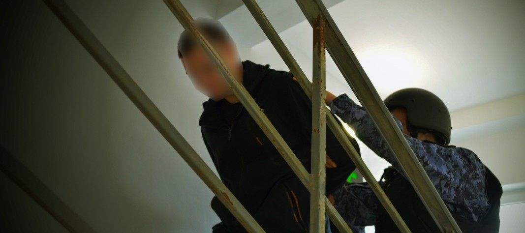 В Пензе росгвардейцы задержали дебошира, стучавшего к соседям