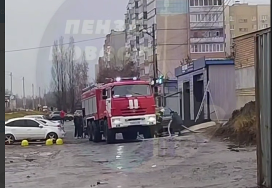 В Пензе на Антонова вспыхнул пожар в автомастерской