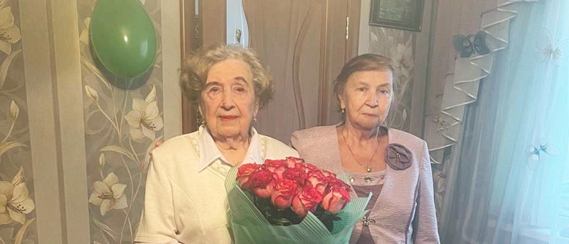 Вадим Супиков поздравил ветерана труда Клавдию Миляйкину с 90-летием