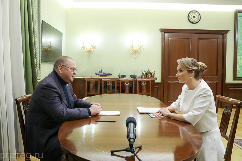 Олег Мельниченко обсудил с омбудсменом поддержку детей в Пензенской области