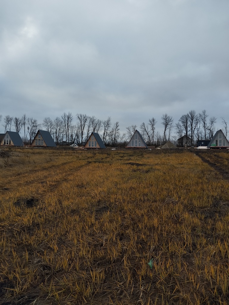 В Бессоновке возводят глэмпинг-парк: построено уже 30 домов