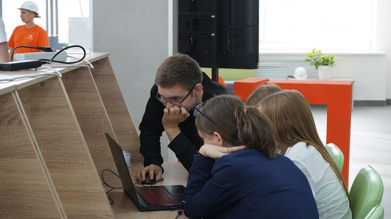 В Пензе более 600 школьников приняли участие в фестивале строительных профессий (0+)