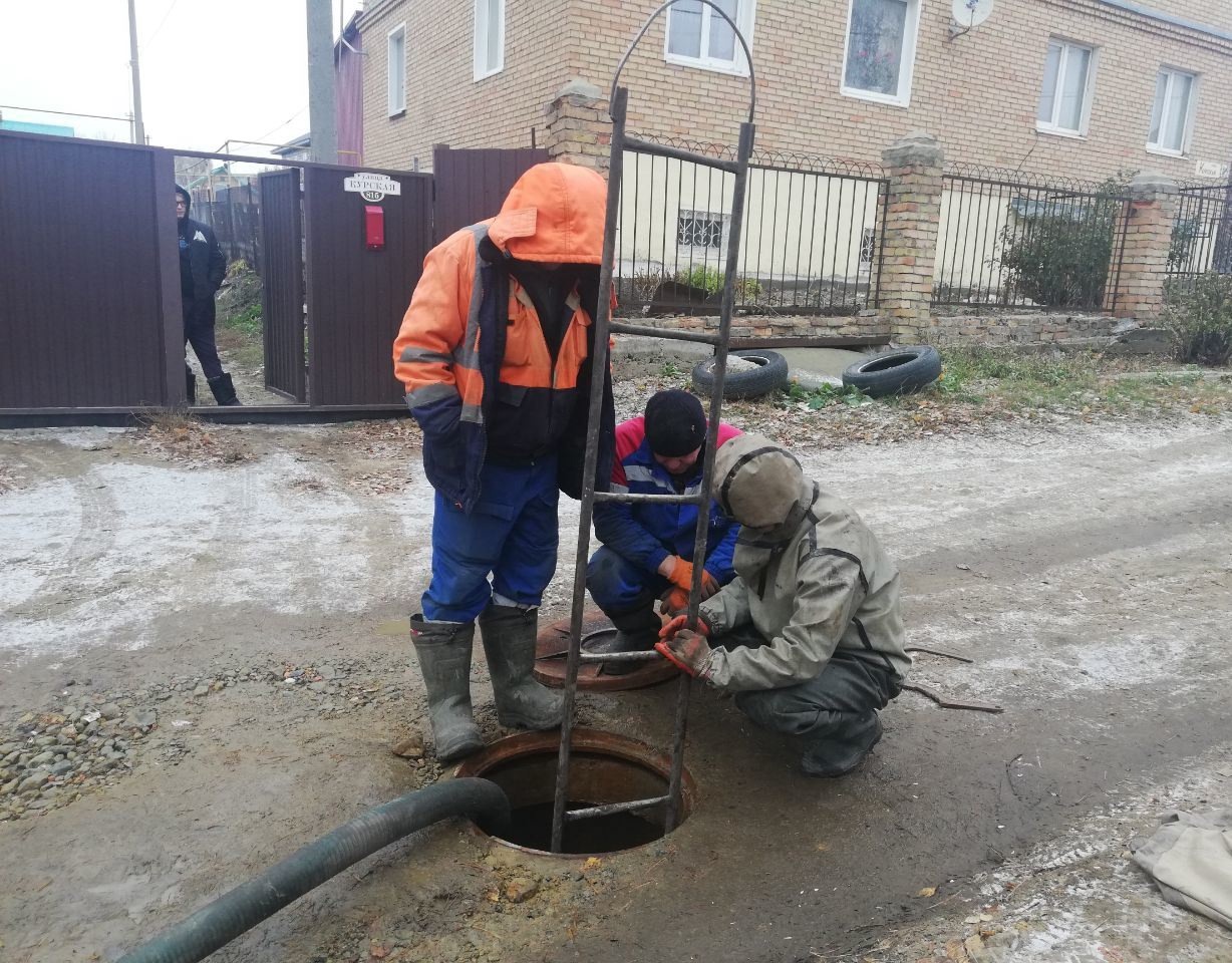 В Пензе спустя время ликвидировали утечку воды на улице Курской