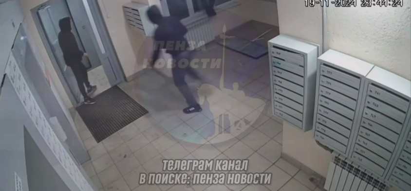 В Пензе подростки-вандалы разгромили подъезд жилого дома