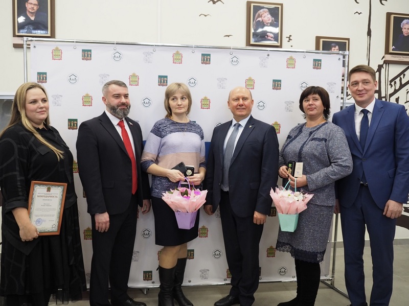 В Пензе 25 многодетным матерям вручили медали "Материнская доблесть"