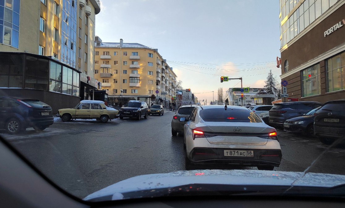 В Пензе весь исторический центр города встал в пробку