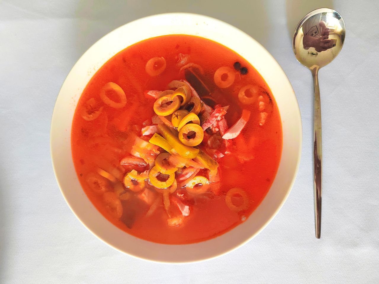 Солянка: от исторического рецепта до ресторанной подачи