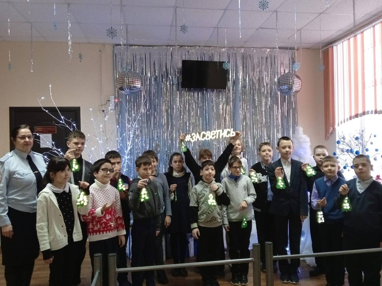 Кузнецкие школьники смастерили маячки безопасности вместе с ГИБДД