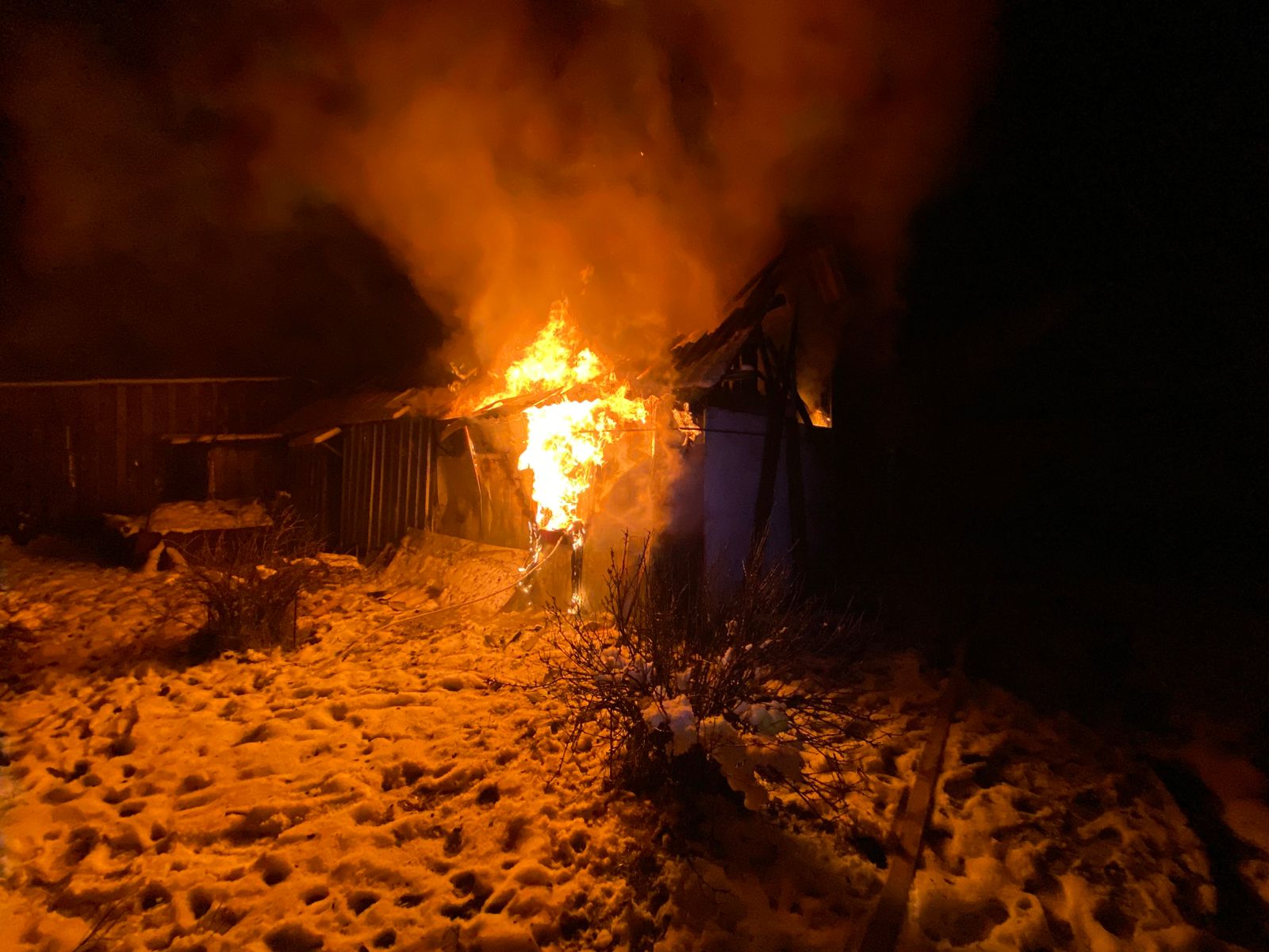 В Никольске пожар тушили на улице Сельской