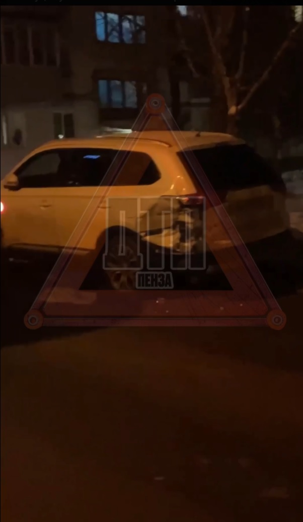 В Пензе на улице Суворова иномарка протаранила машину и скрылась с места ДТП