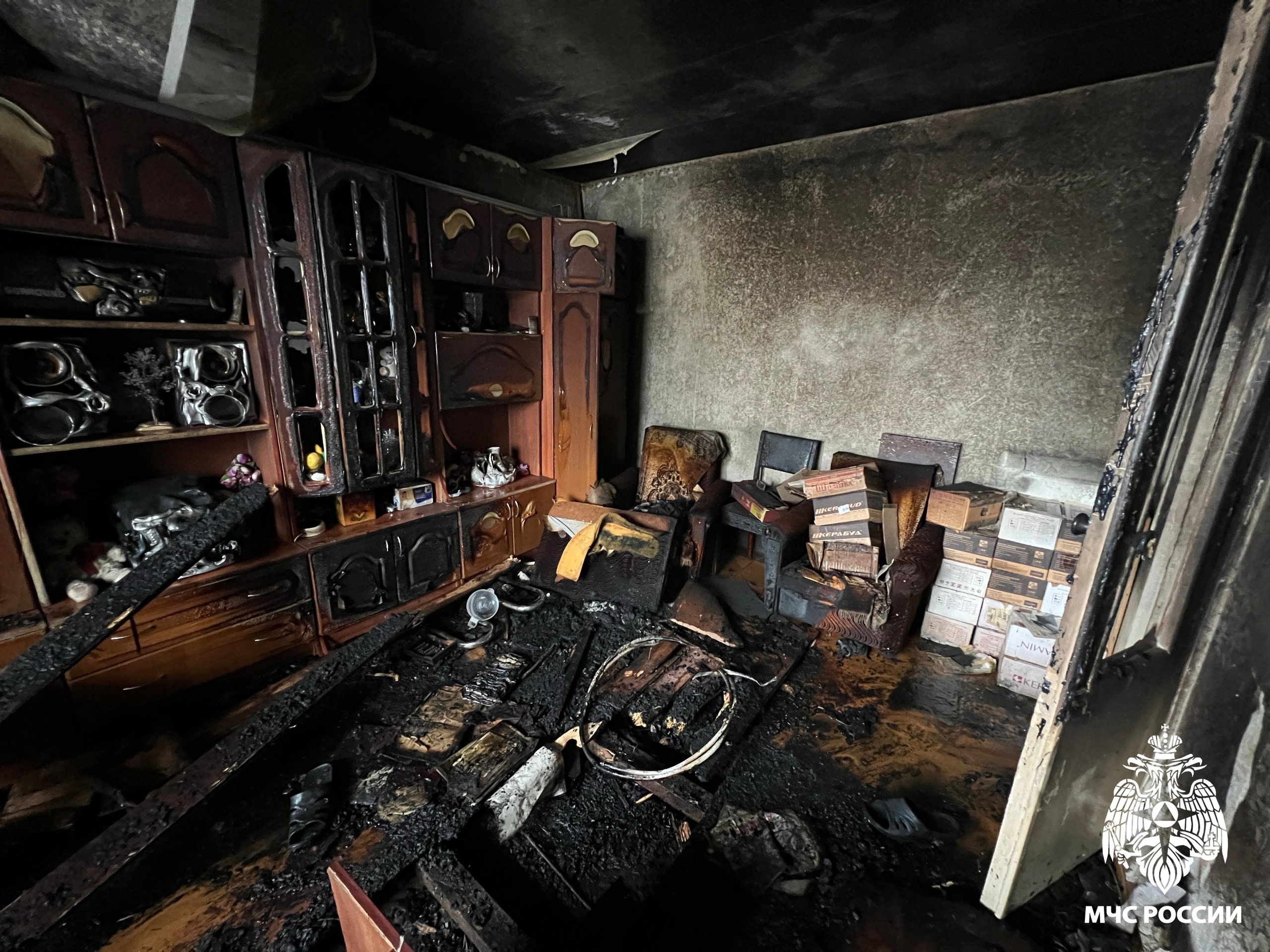 Появились фото с места пожара в Кузнецке на Тухачевского