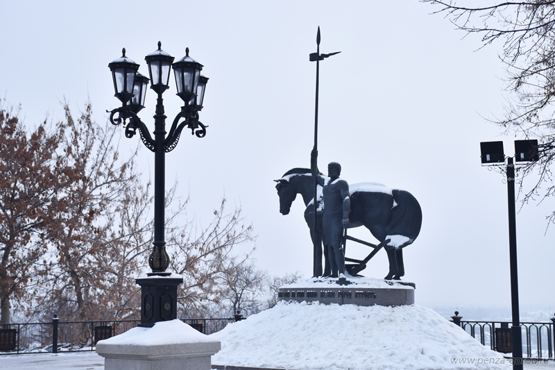 В Пензе завершен ремонт лестницы у памятника Первопоселенцу