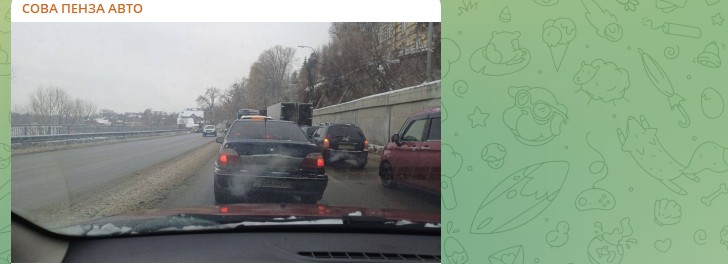 В Пензе на набережной Мойки ДТП парализовало движение