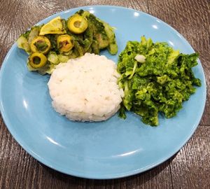 Минтай с зеленью и шпинатом