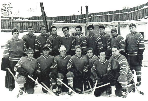 Олег Мельниченко поздравил и поддержал пензенских хоккеистов