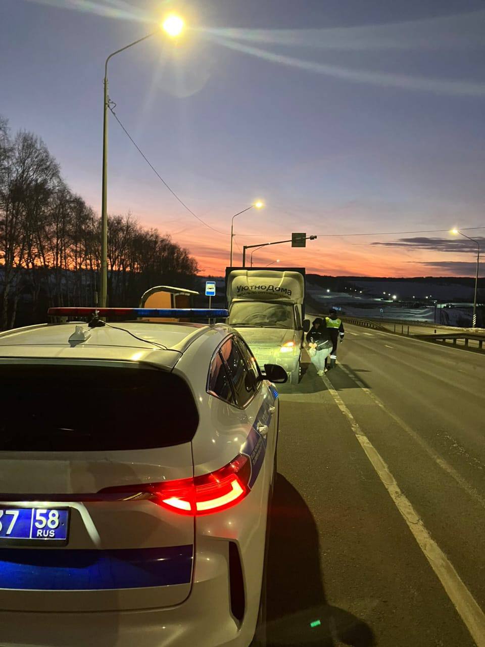 Пензенские инспекторы помогли водителю, оставшемуся без бензина на трассе М-5