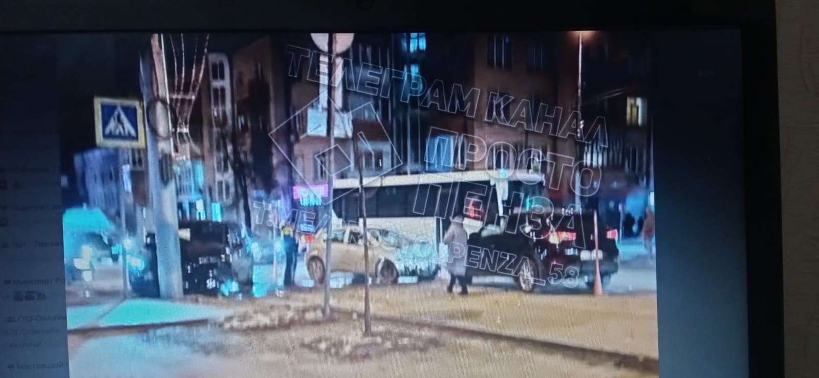 На место ДТП в центре Пензы приехал пожарный расчет