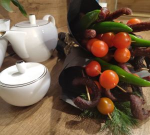 Новогодние подарочные букеты из еды: оригинальные и вкусные презенты