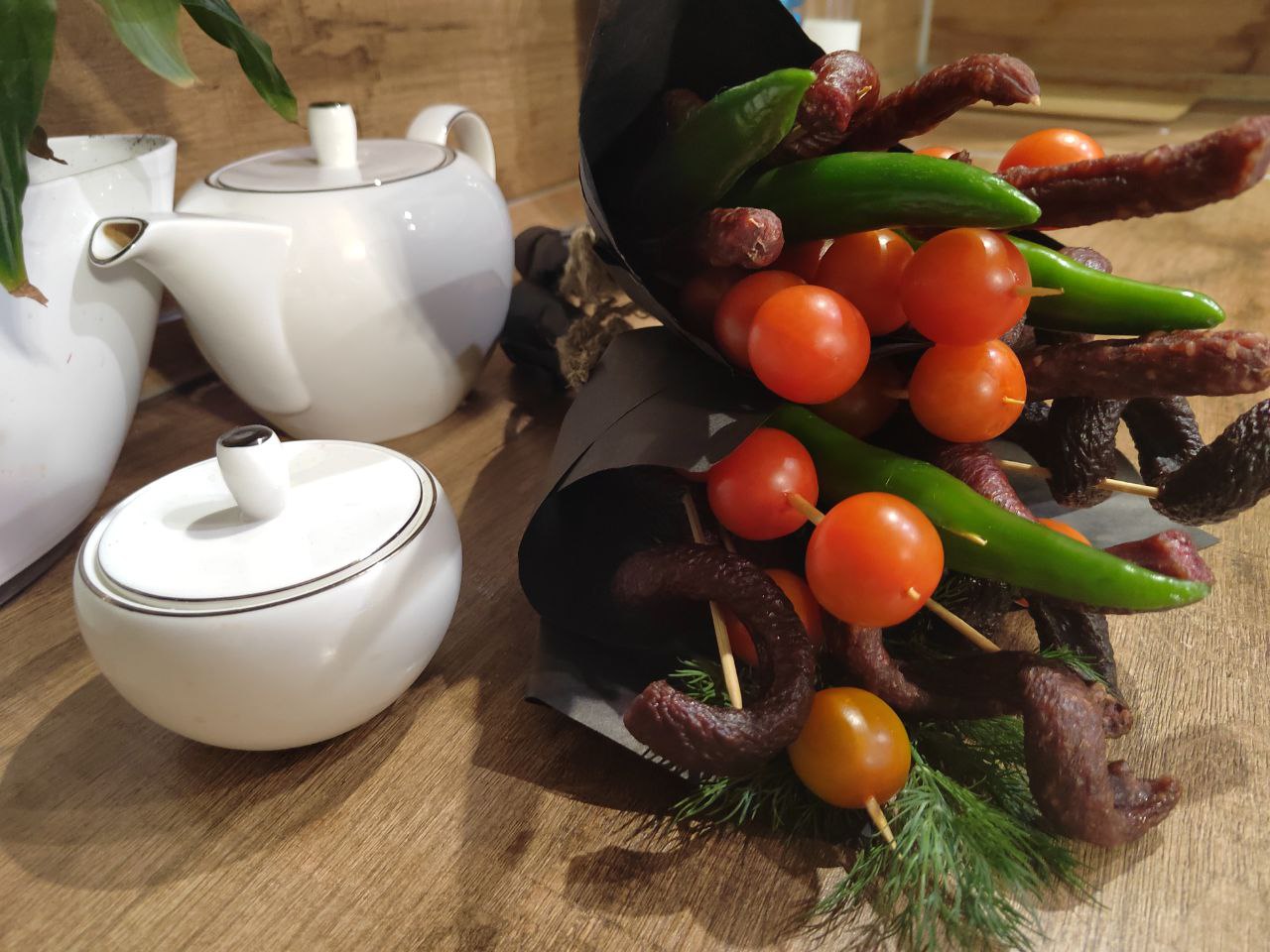 Новогодние подарочные букеты из еды: оригинальные и вкусные презенты