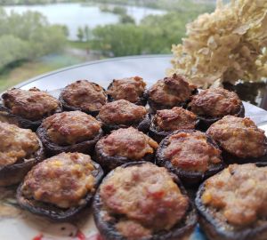 Грибное изобилие: рецепты фаршированных шампиньонов, запеченных в духовке