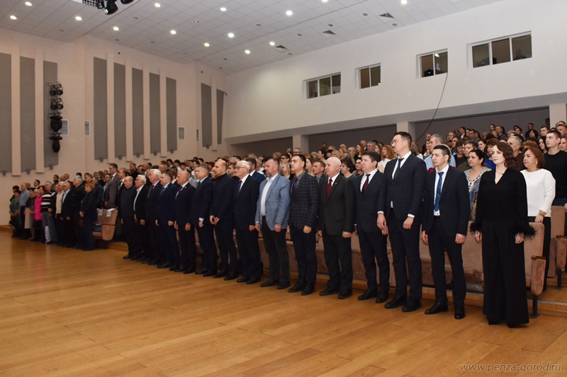 Пензенских энергетиков поздравили с профессиональным праздником