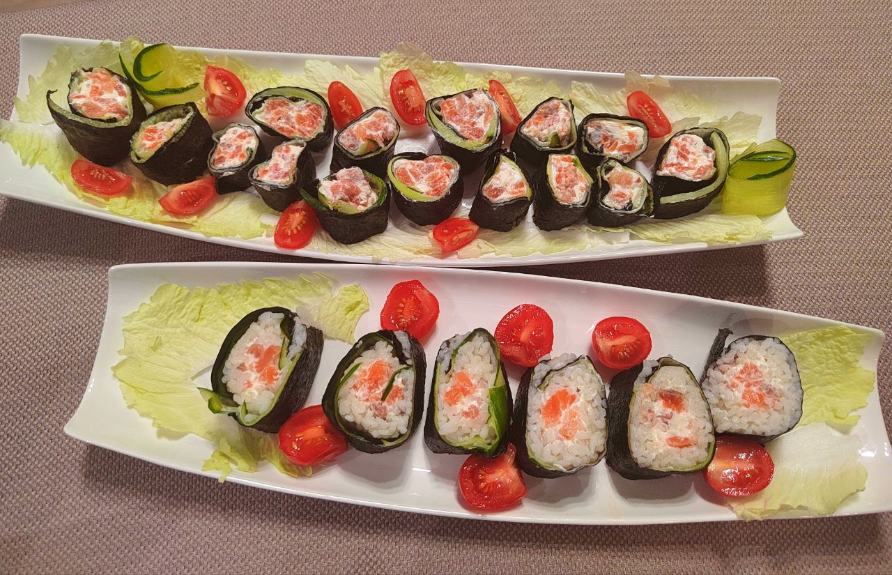 Новогодний фьюжн: роллы с форелью, огурцом и сыром – без риса