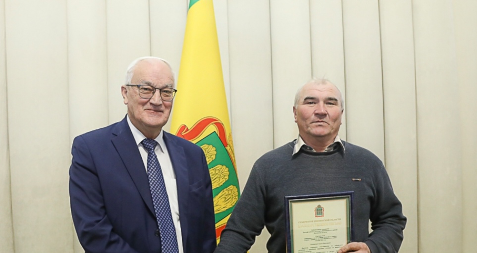 Николай Симонов наградил пензенских добровольцев