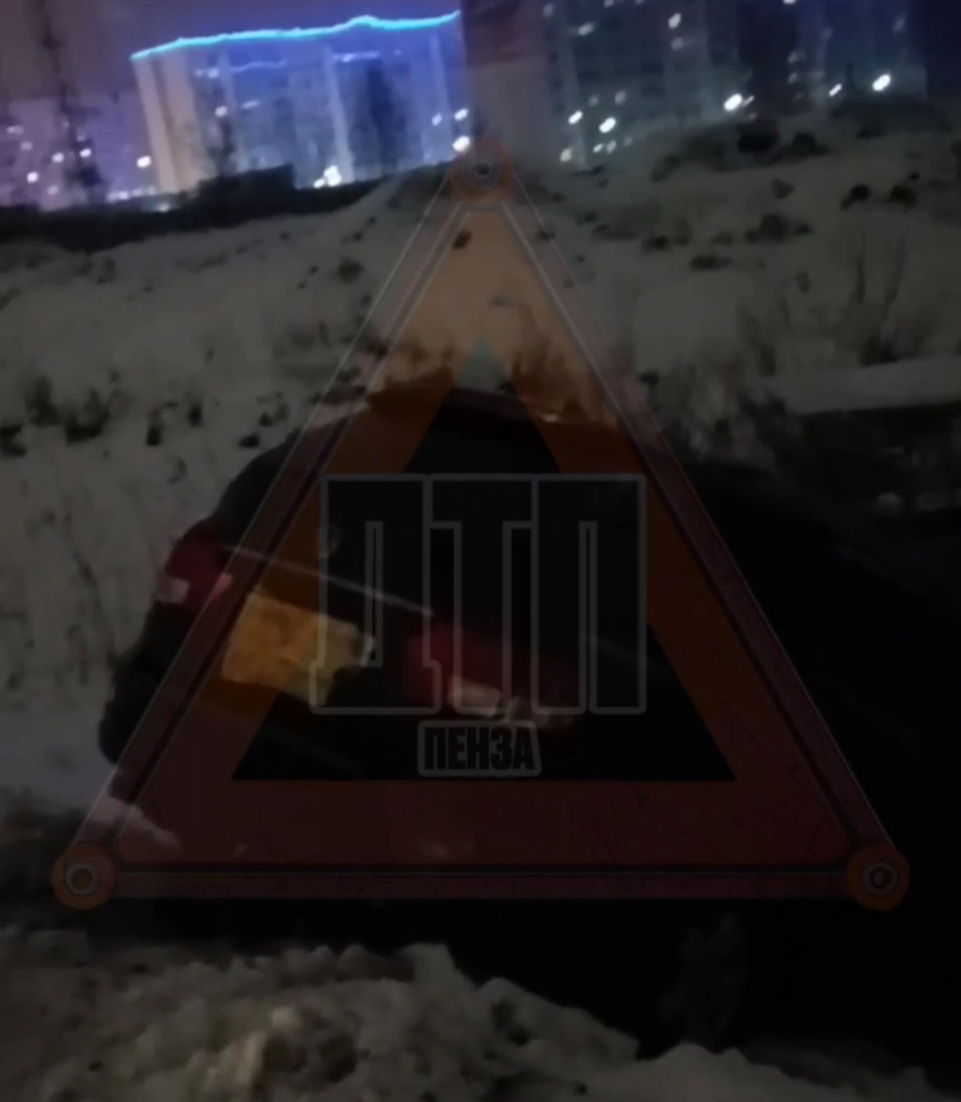 В Пензе водитель на скорости врезался в вышку сотовой связи