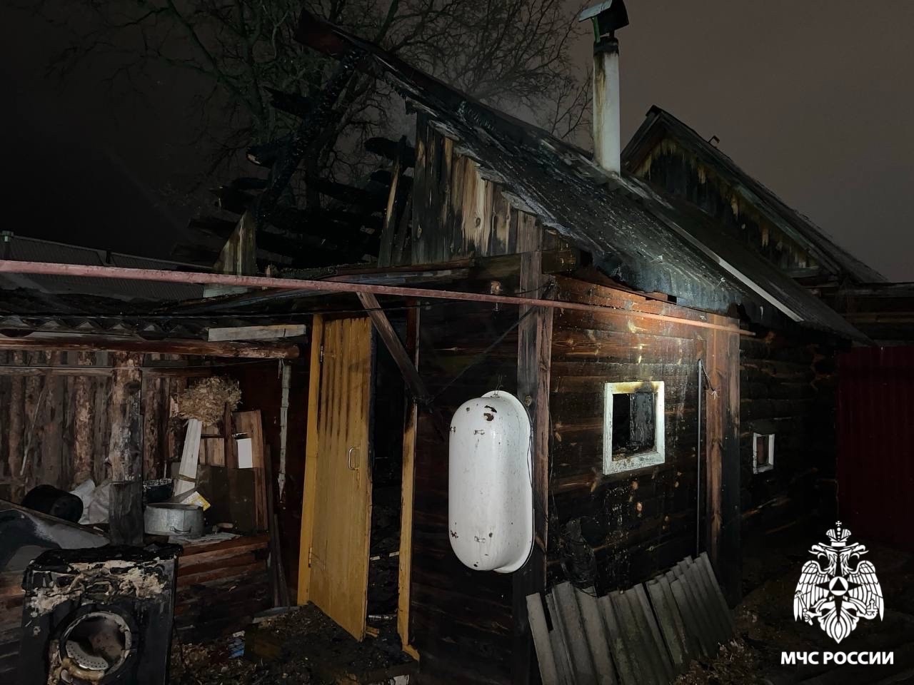 В Кузнецке утренний пожар уничтожил одну из бань