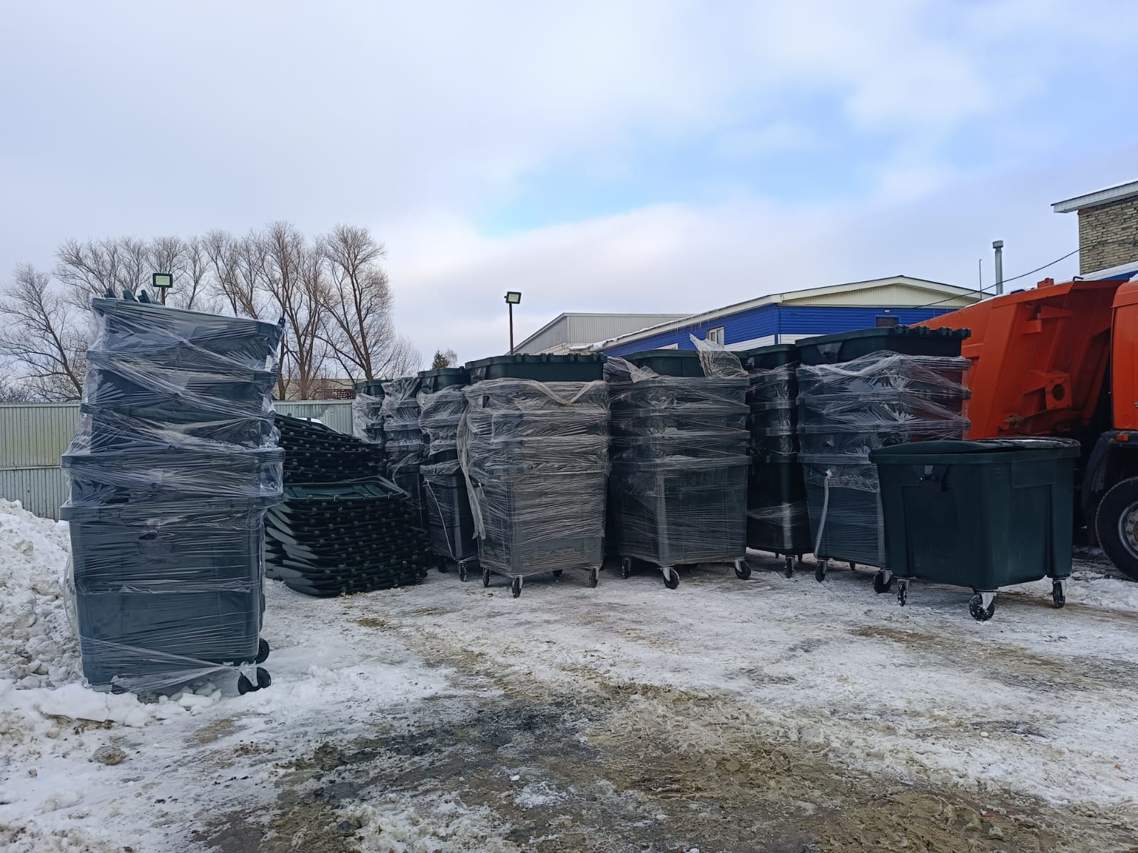 В Кузнецке школы получат 80 новых евроконтейнеров