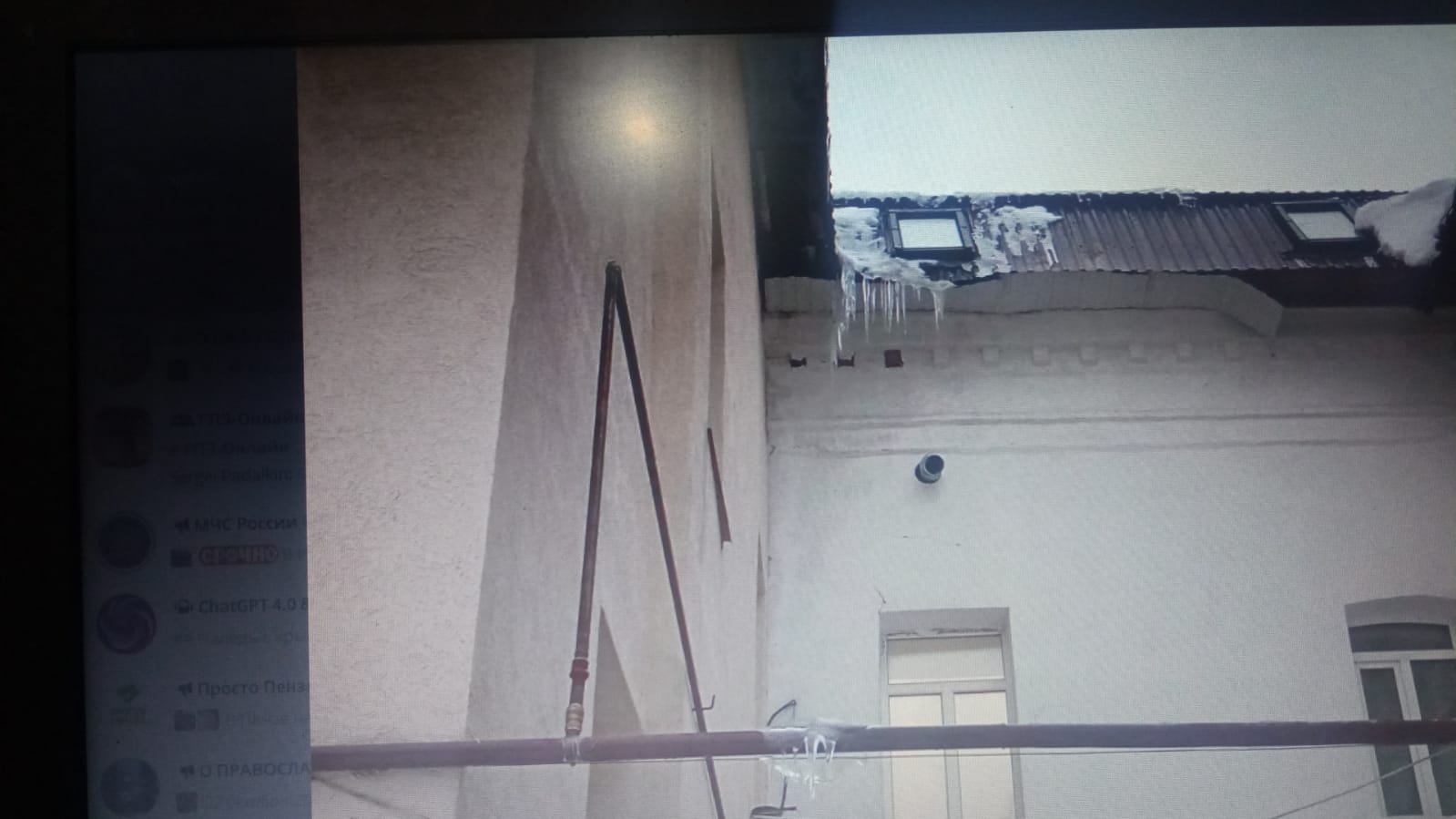 Наледь с крыши обрушилась на пензячку на Московской