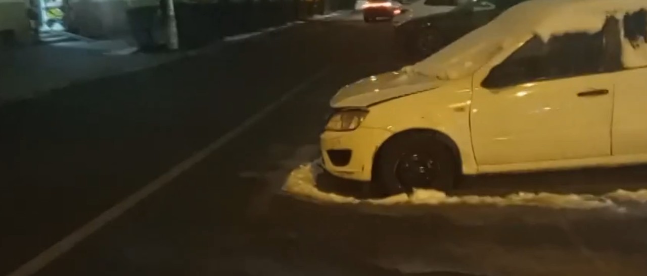 Парковаться или нет? Знак и разметка на Володарского запутали водителей