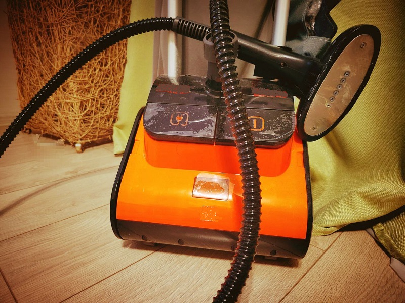 Как продлить срок службы отпаривателя, советует Роман Овчинников, эксперт Авито Услуг