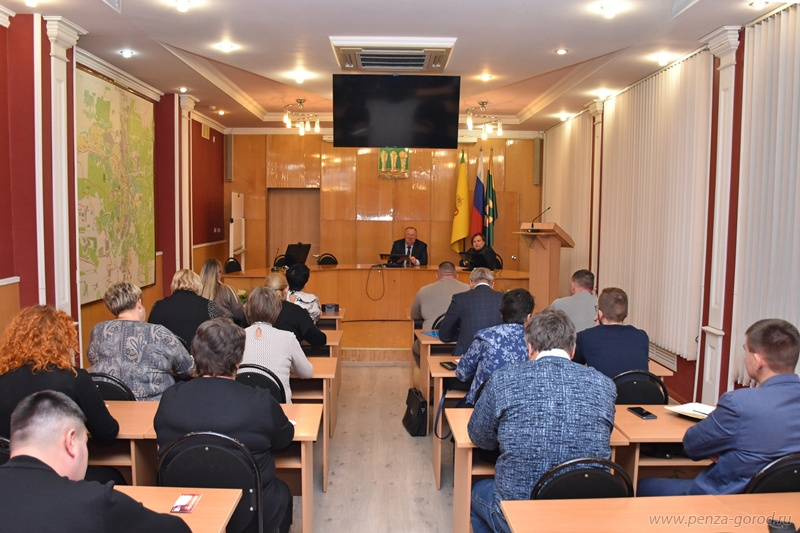 В Пензе обсудили открытие новогодней кампании