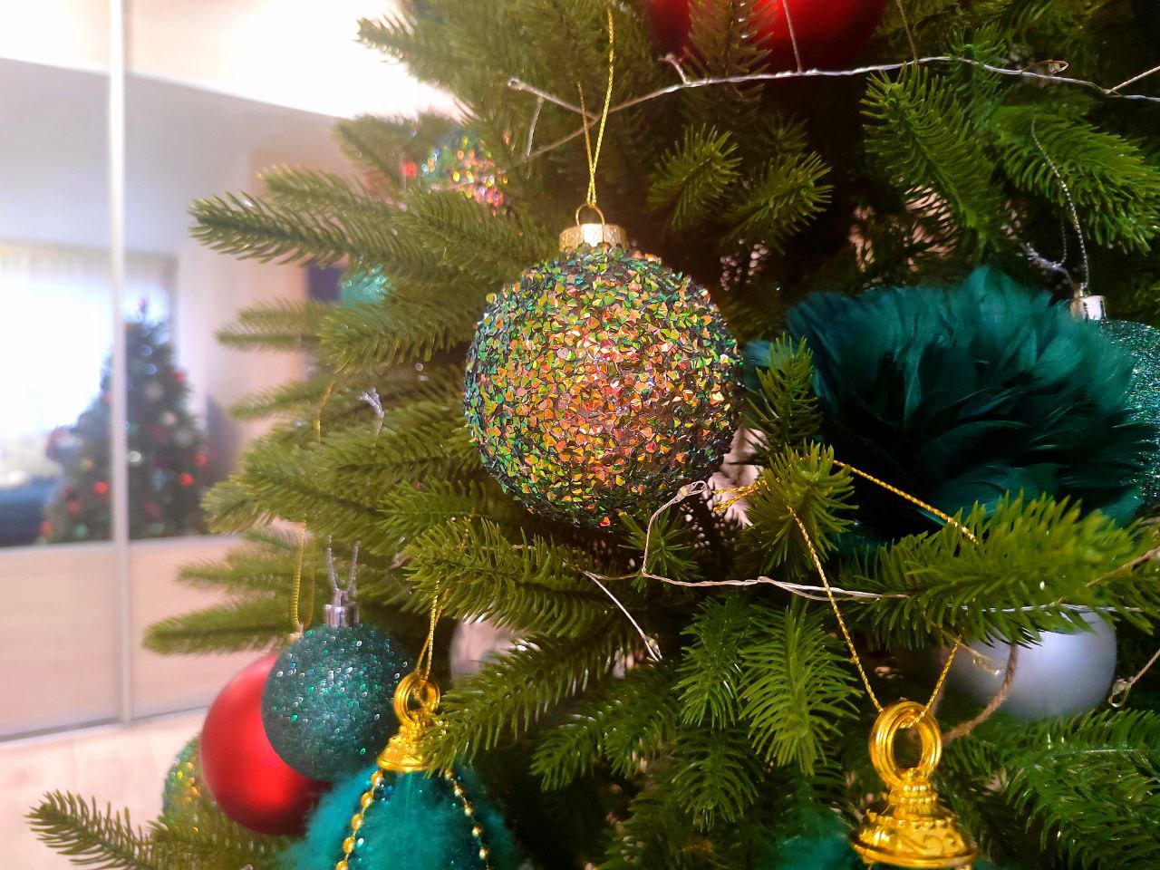 Авито: В России резко вырос спрос на новогодний декор и услуги оформителей