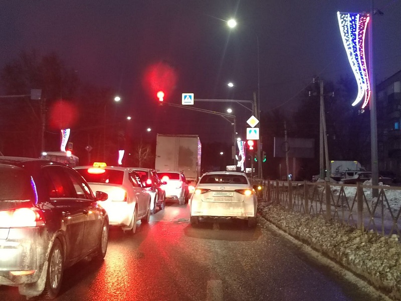 В Пензе на Окружной случилось ДТП, пострадала легковушка