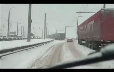 «Голый лёд!»: Пензенские дороги превратились в нечищенный каток