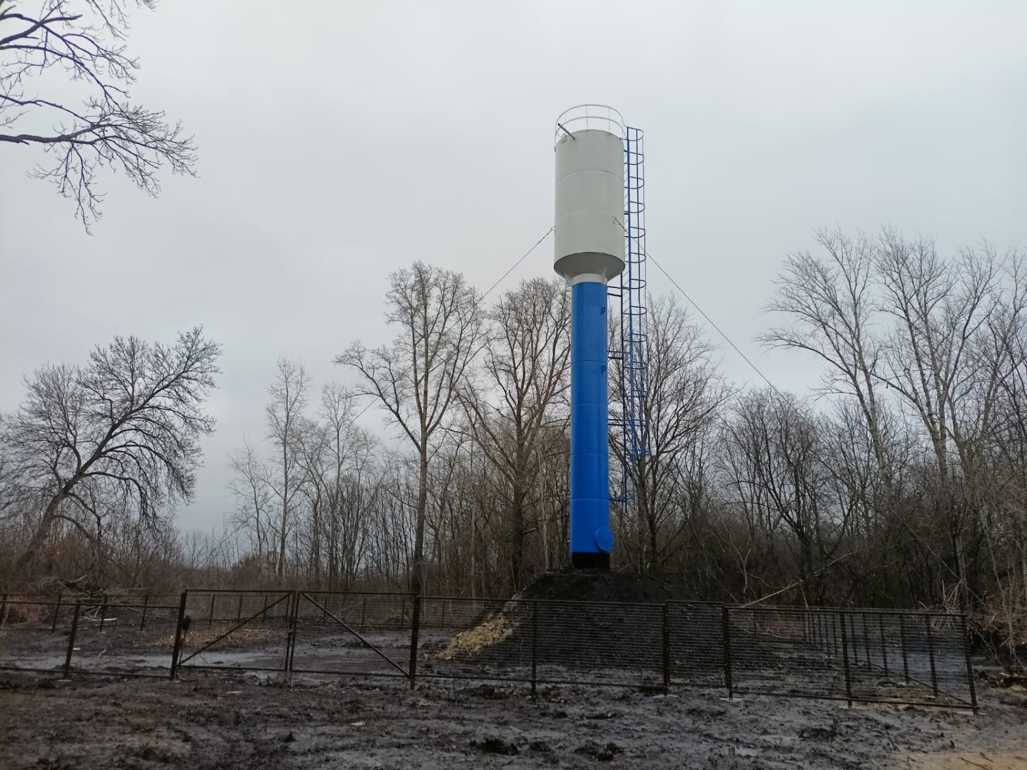 В Нижнеломовском районе отремонтировали водонапорную башню