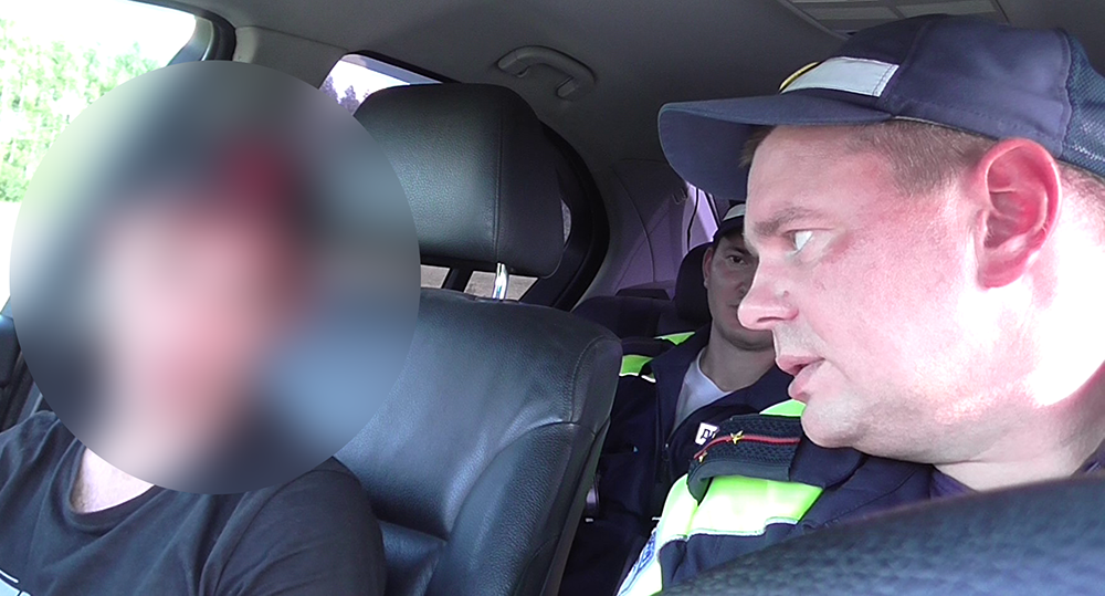 В Пензе мужчина угнал автомобиль с железнодорожной станции, пока шел поезд