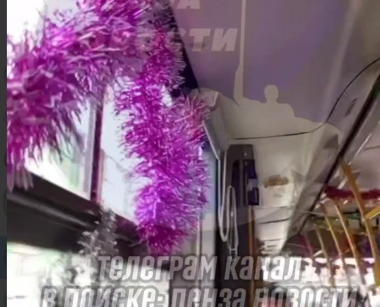 Новогодний троллейбус №6 порадовал жителей Пензы