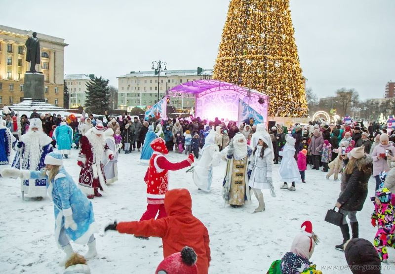 Сто Дедов Морозов открыли новогоднюю кампанию в Пензе