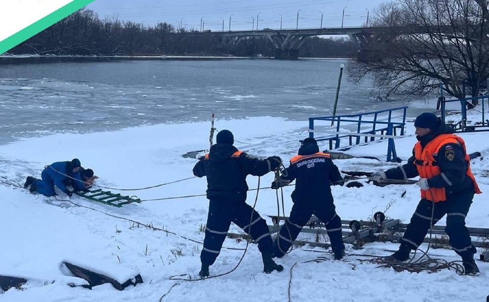 Урок безопасности на льду провели спасатели на пензенском Шуисте