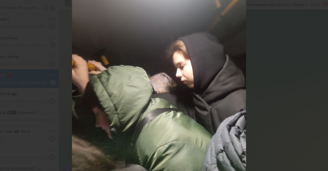 Маршрутка №12 в Пензе едет битком после первой остановки