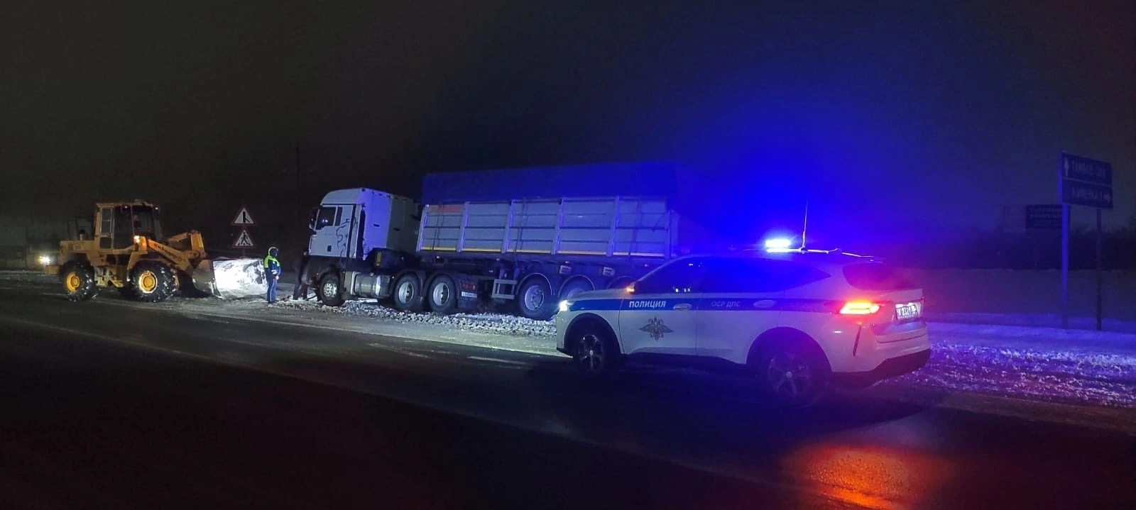 Автоинспекторы помогли дальнобойщику, застрявшему на трассе Тамбов – Пенза