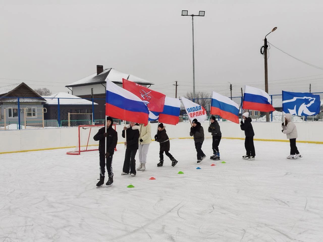 В Кузнецке у школы №17 открыли новый каток